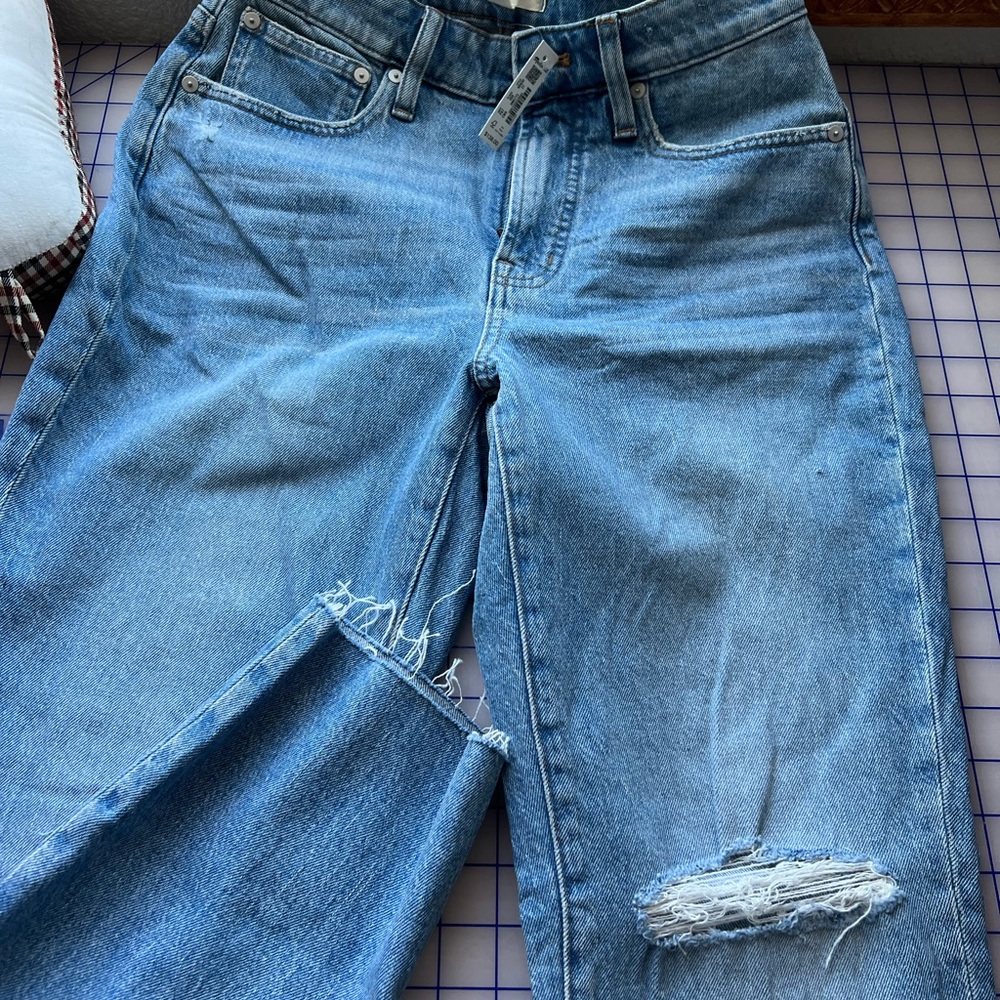 NWT Size 27 Madewell Curvy Perfect Jean in Coney Wash: destroyed edition - Picture 1 of 7